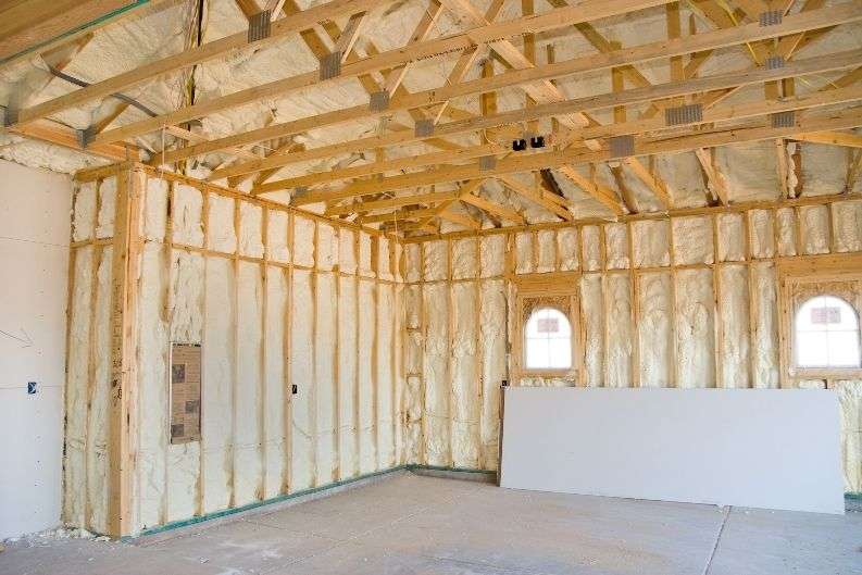 The Difference Between Spray Foam & Fiberglass Insulation